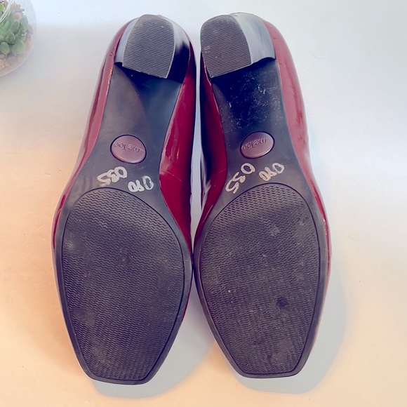 Me Too “Pebbles” patent leather heels - Picture 7 of 8